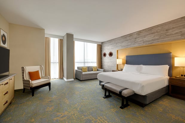 Images Holiday Inn & Suites Nashville Downtown - Broadway by IHG