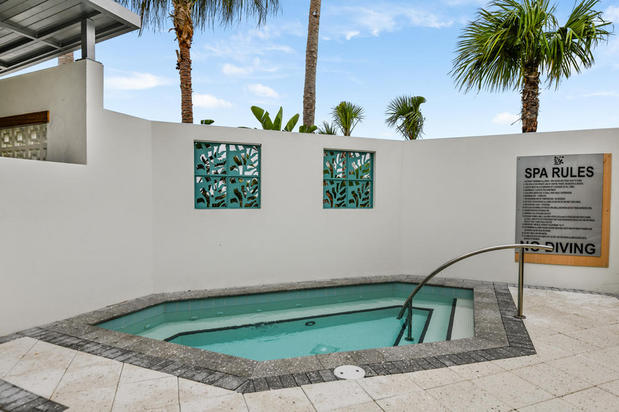 Images Centre Pointe Apartments