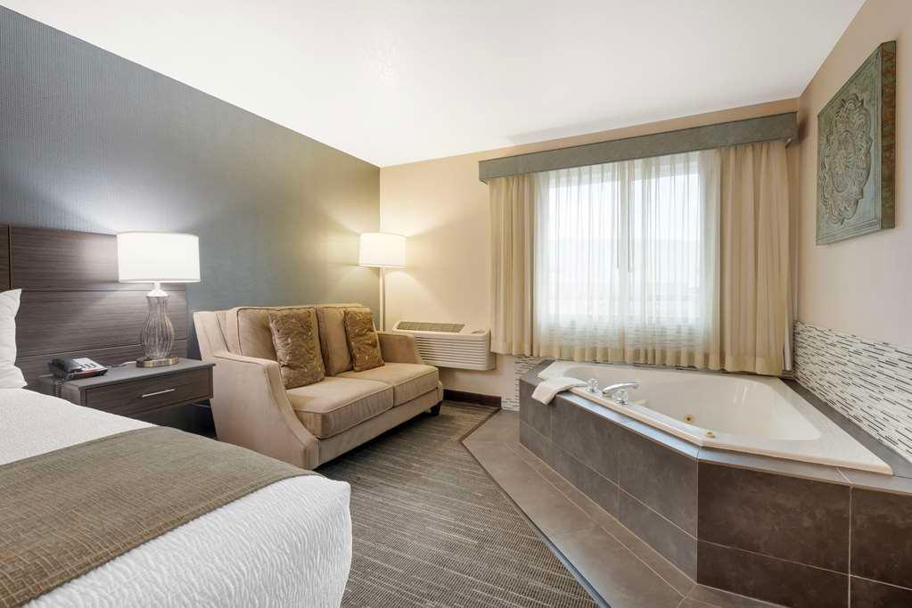 King Whirlpool Suite