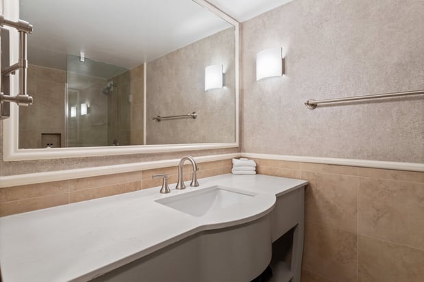 Images Crowne Plaza Executive Center Baton Rouge by IHG