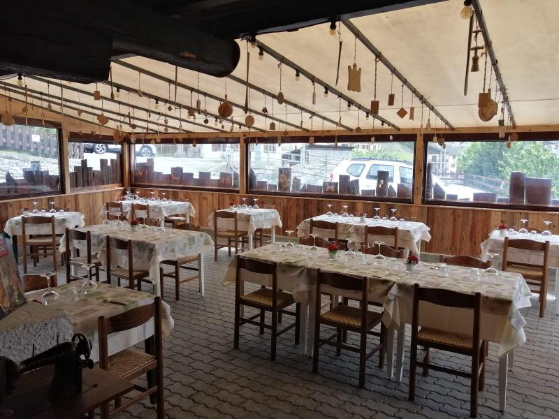 Old Grizzly Petit Restaurant