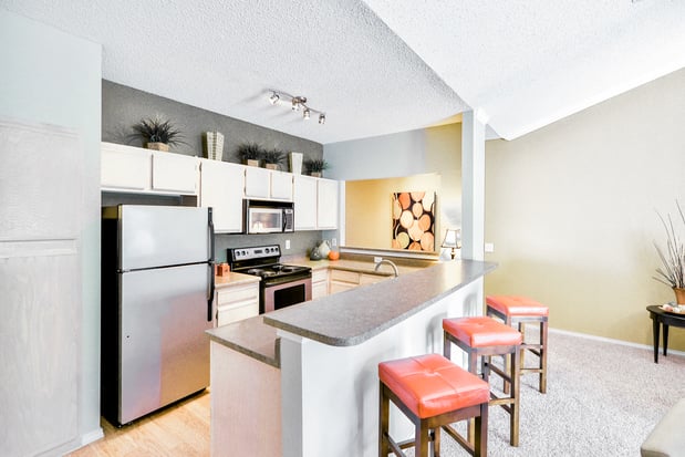 Images Winsted at Valley Ranch Apartments