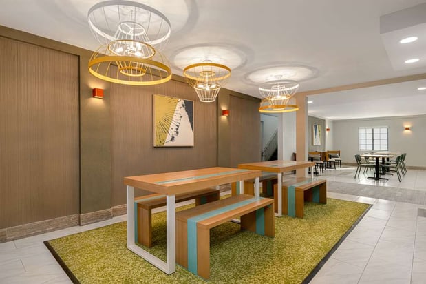 Images Spark by Hilton Rock Springs