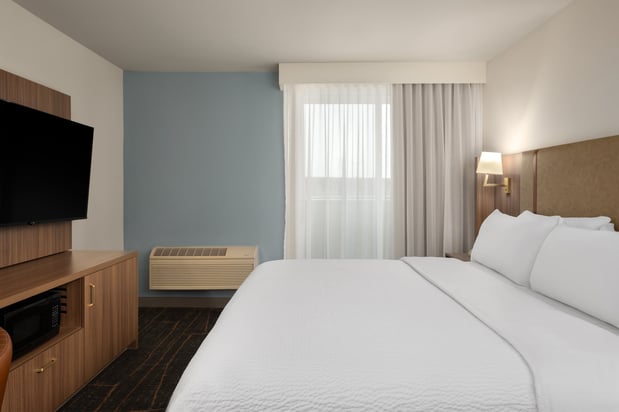 Images Holiday Inn Ontario by IHG