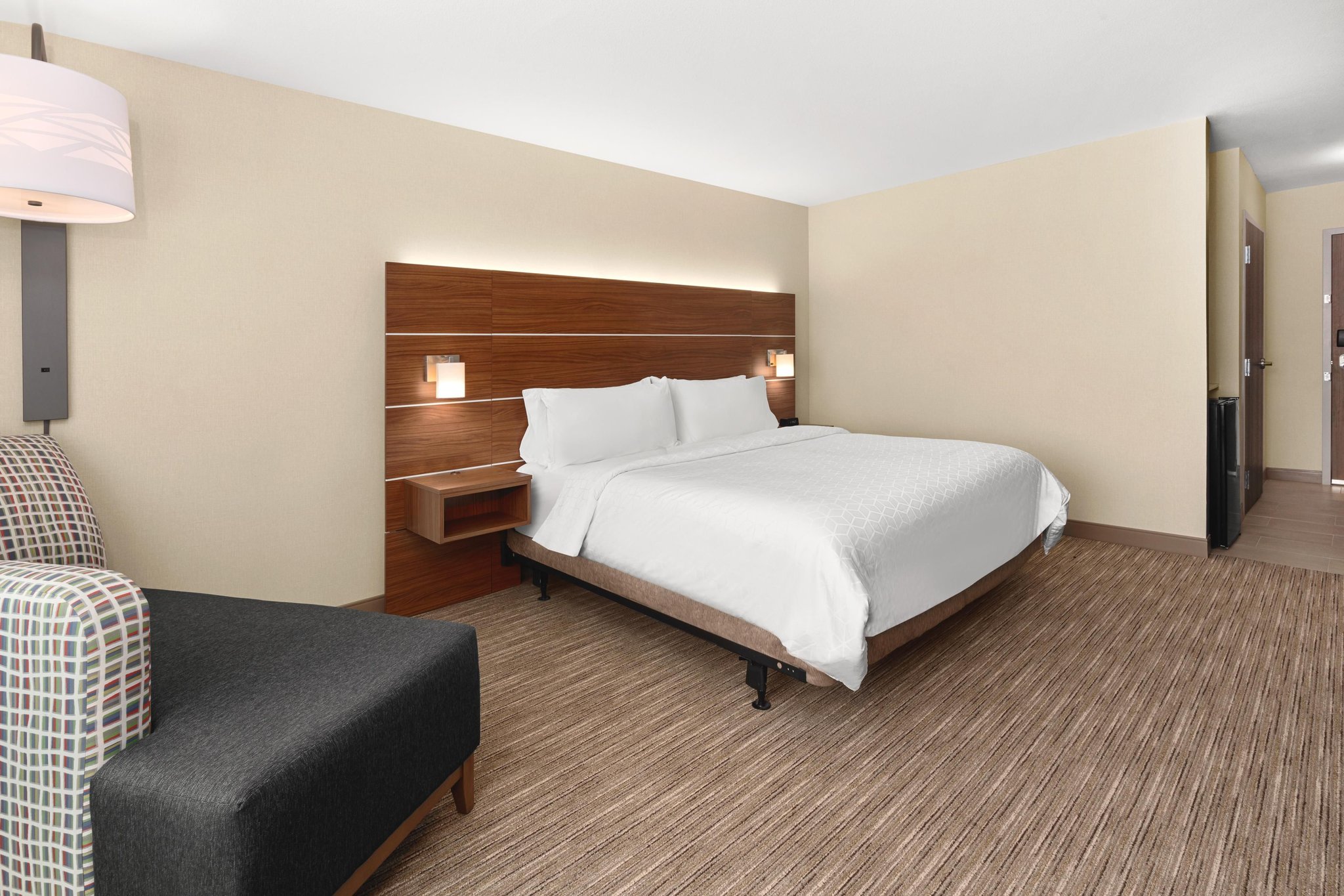 Holiday Inn Express & Suites Willows by IHG Image
