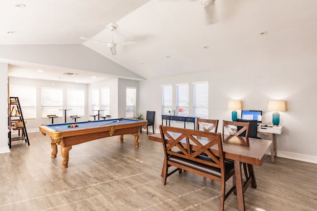 Images Harbour Pointe Apartment Homes