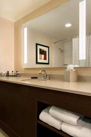 Images Embassy Suites by Hilton Chicago North Shore Deerfield