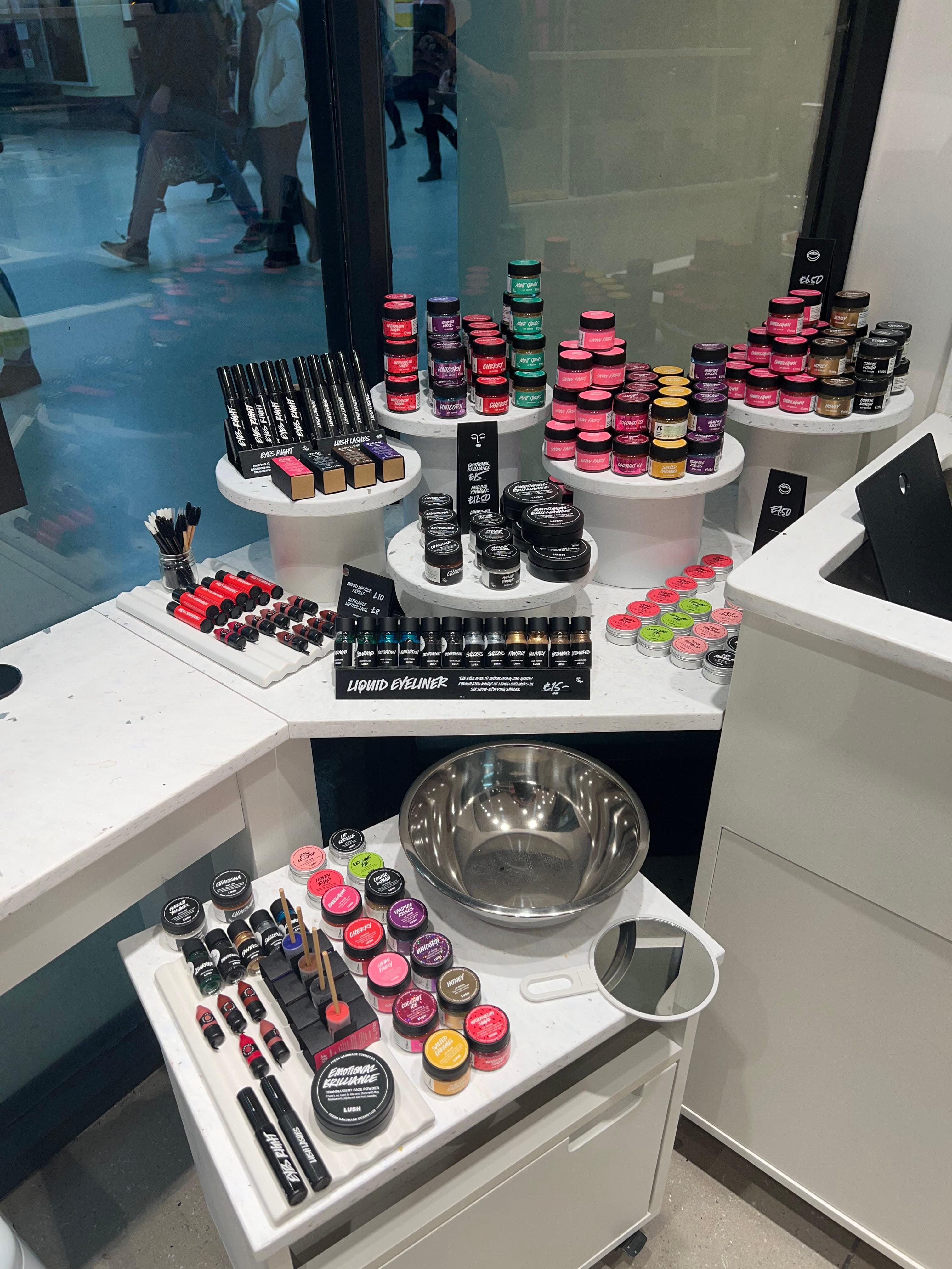 Images Lush Cosmetics Victoria Station