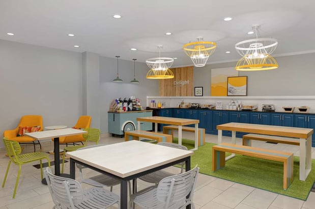 Images Spark by Hilton Evansville East IN