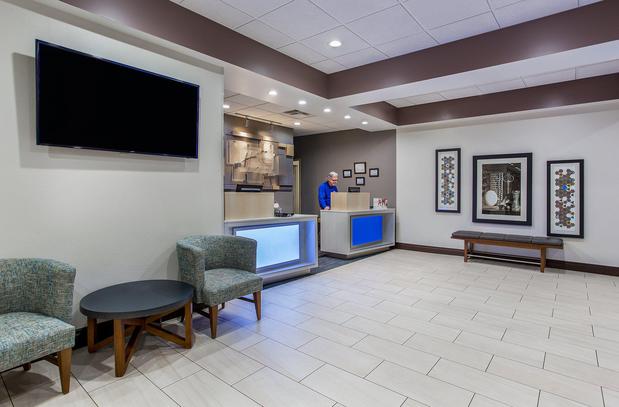 Images Holiday Inn Express & Suites Morristown, an IHG Hotel
