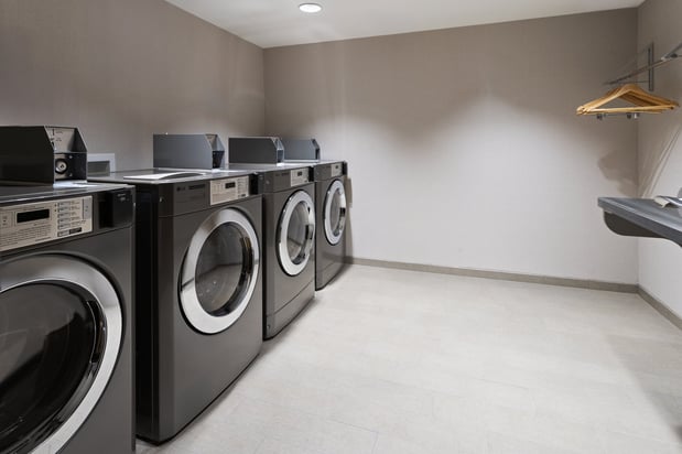 Images Holiday Inn & Suites Richmond - West End by IHG
