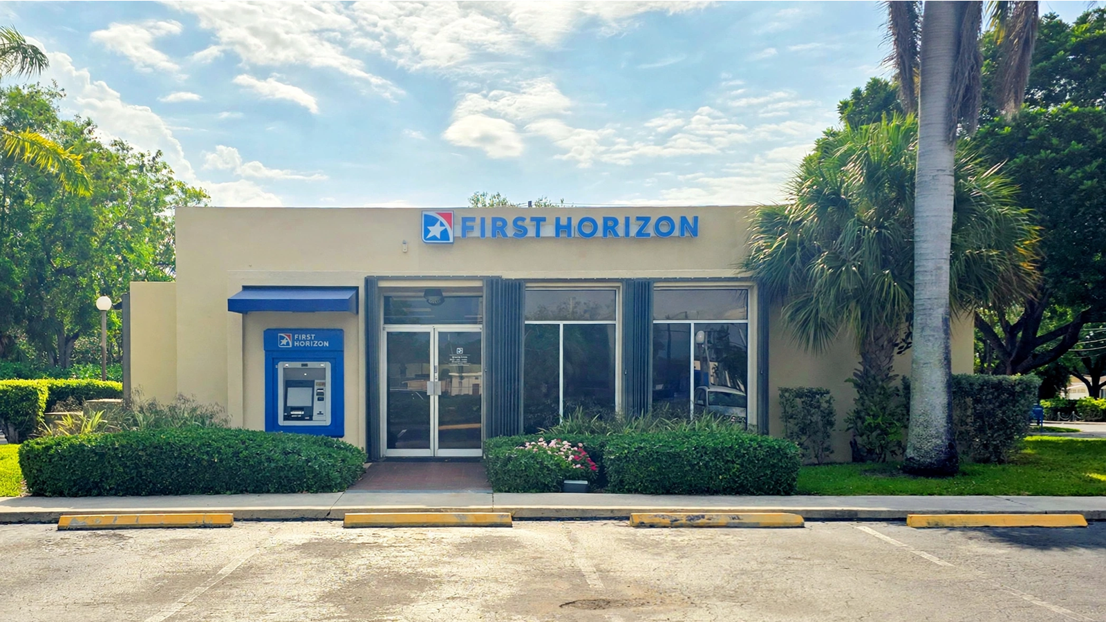 First Horizon Bank - Lighthouse Point, FL - N Federal Hwy