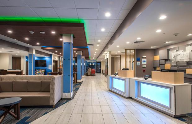 Images Holiday Inn Express & Suites Phoenix North - Happy Valley by IHG