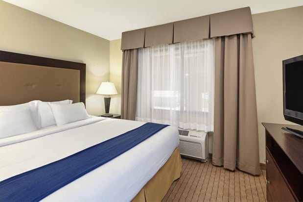 Images Holiday Inn Express & Suites Madison-Verona by IHG