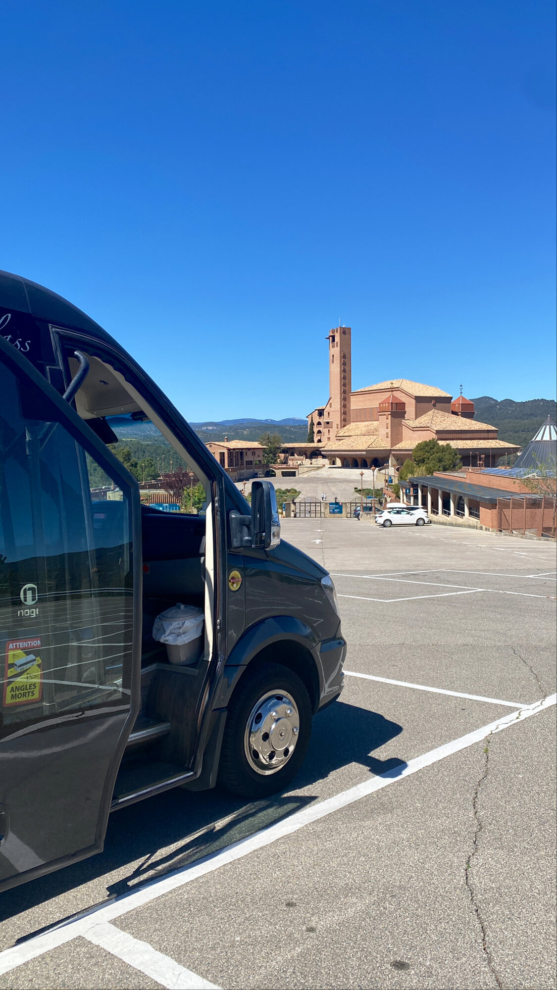 Images Fleet and Goo Minibus