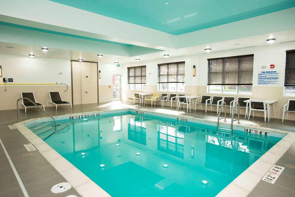 Pool Hampton Inn & Suites by Hilton Thunder Bay Thunder Bay (807)577-5000