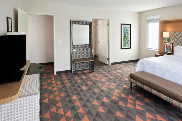 Images Holiday Inn & Suites Philadelphia W - Drexel Hill by IHG