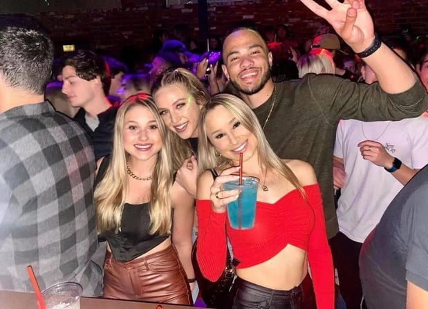 Images Nine O One Bar & Grill