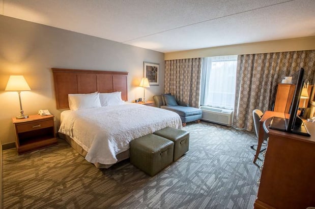 Images Hampton Inn & Suites Tilton