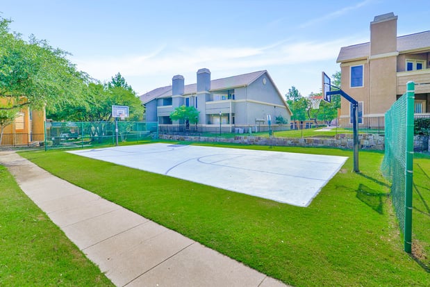 Images Winsted at Valley Ranch Apartments