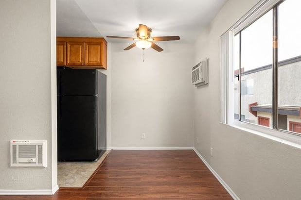 Images Topanga Canyon Apartments