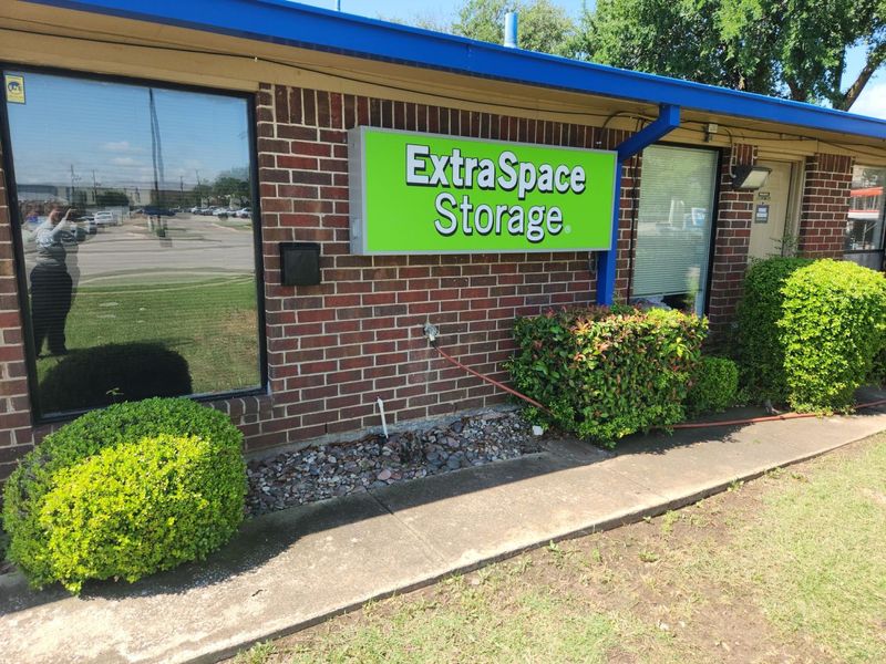 Images Extra Space Storage