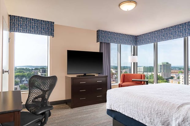 Images Hampton Inn & Suites Madison Downtown