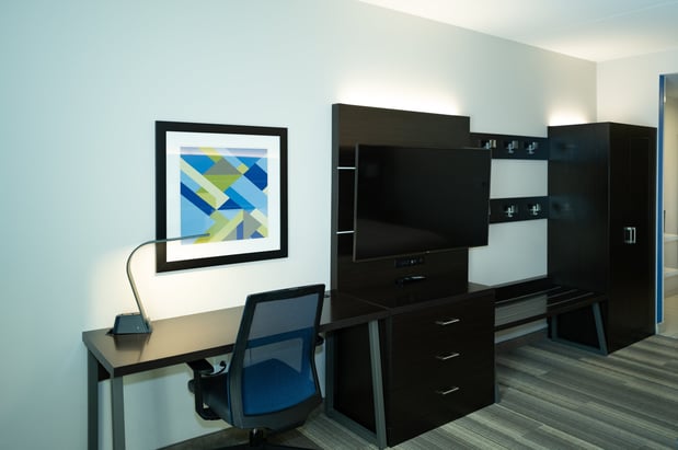 Images Holiday Inn Express & Suites Franklin - Berry Farms by IHG