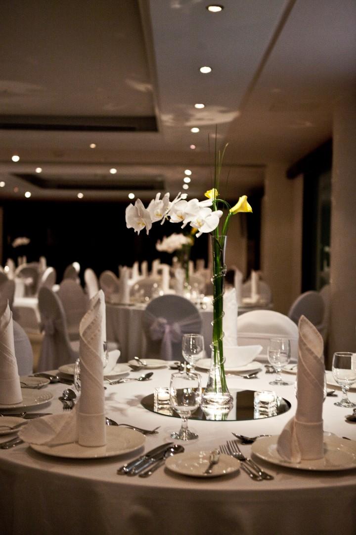 Wedding Table Kingsgate Hotel Abu Dhabi Dubai 02 499 5000