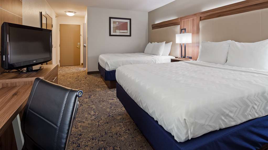 Two Queen Beds Room Best Western Plus Kansas City Airport-Kci East Kansas City (816)891-9111