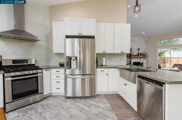 Images Amber Hom Realm Real Estate