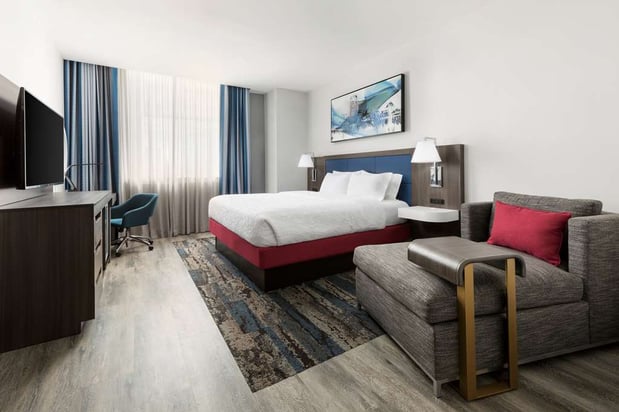 Images Hampton Inn & Suites Baltimore Inner Harbor