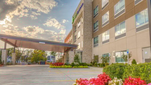 Images Holiday Inn Express & Suites Tulsa Midtown by IHG
