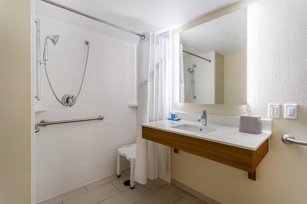 Images Holiday Inn Express & Suites Cedar Falls - Waterloo by IHG