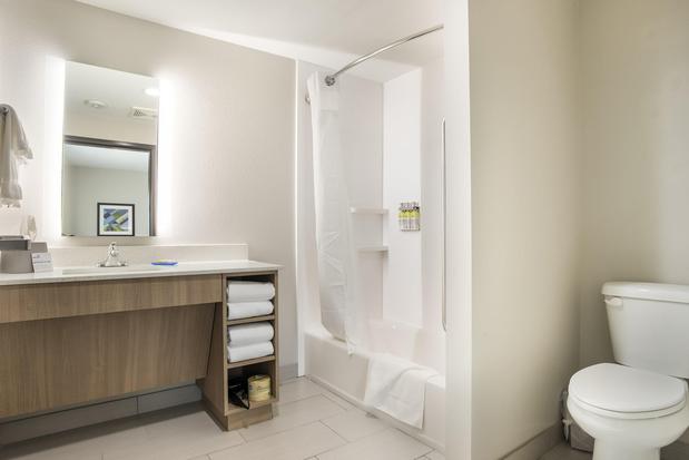 Images Holiday Inn Express & Suites Tulsa East - Catoosa by IHG