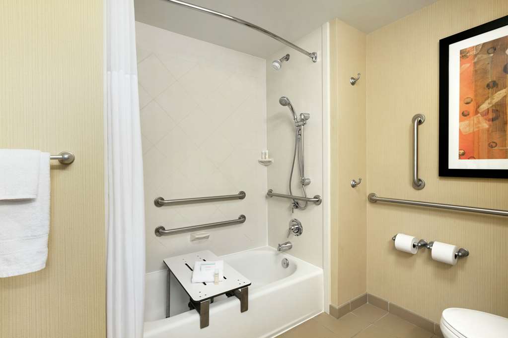 Guest room bath