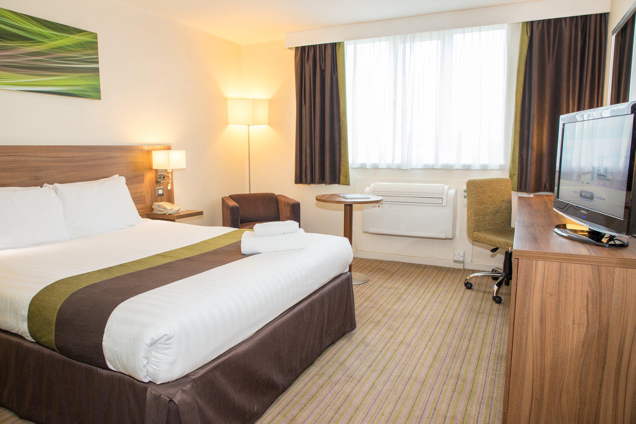 Holiday Inn Slough - Windsor, an IHG Hotel Slough 03333 209351