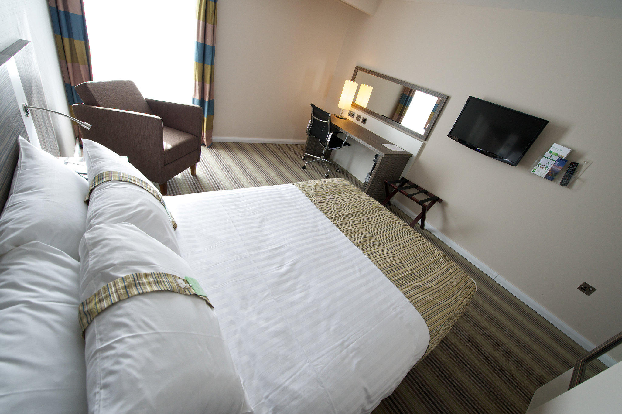 Holiday Inn Southend, an IHG Hotel Southend-on-Sea 01702 543001