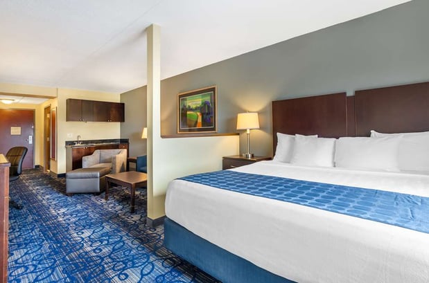 Images Best Western Plus Waynesboro Inn & Suites Conference Center