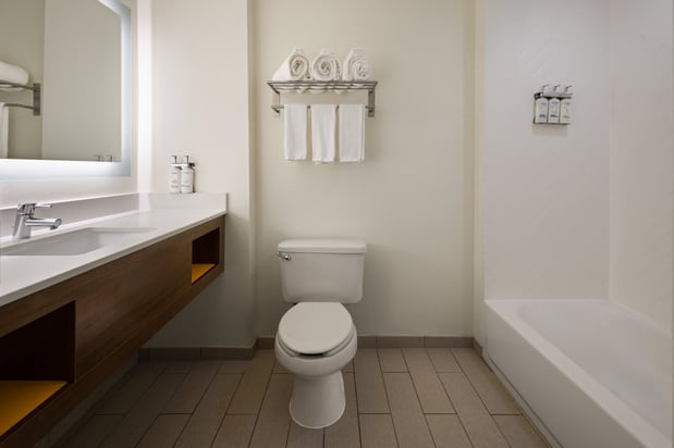 Images Holiday Inn Pearl - Jackson Area by IHG