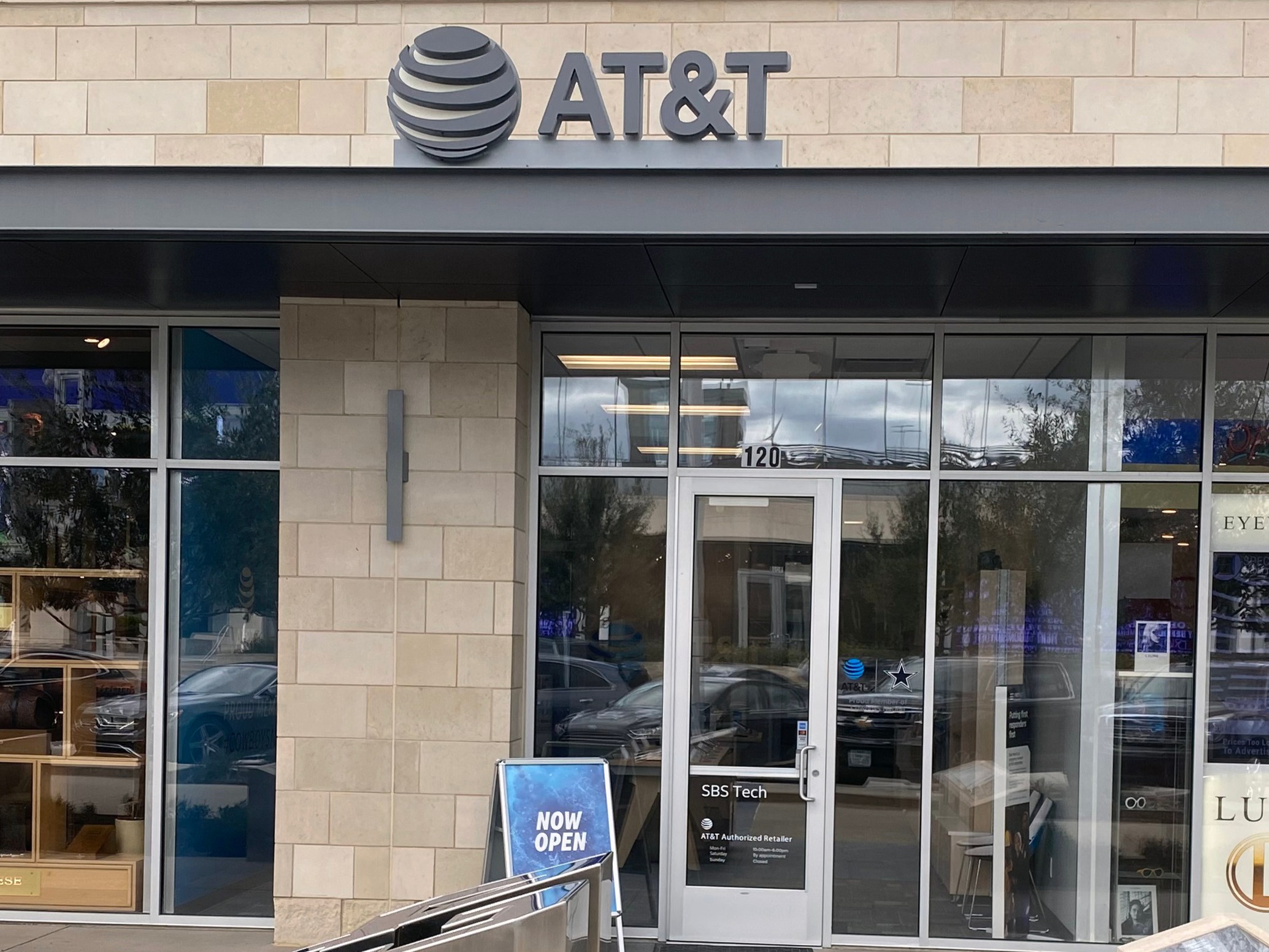 AT&T Store Photo