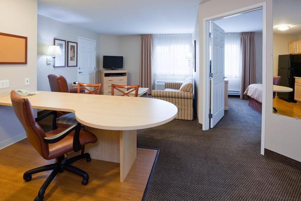 Images Candlewood Suites Milwaukee Brown Deer, an IHG Hotel