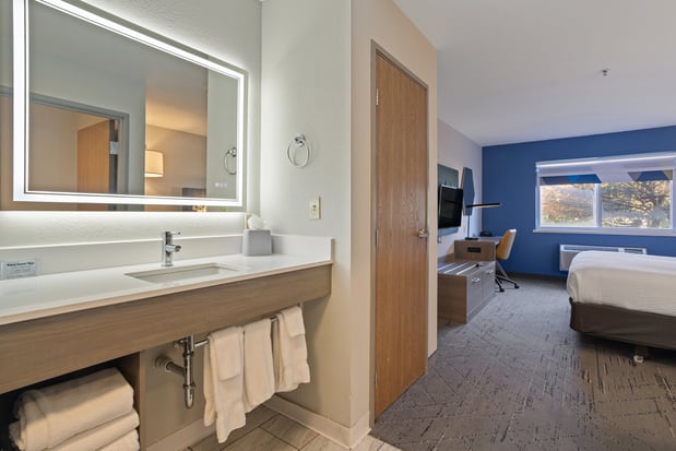 Images Holiday Inn Express & Suites Torrington by IHG