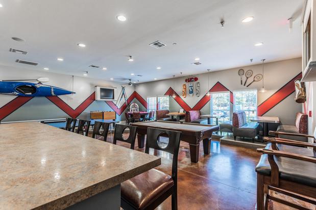 Images Central House on Stadium Apartments