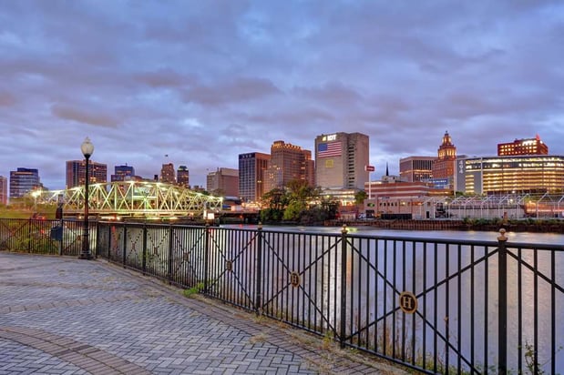 Images Hampton Inn & Suites Newark-Harrison-Riverwalk