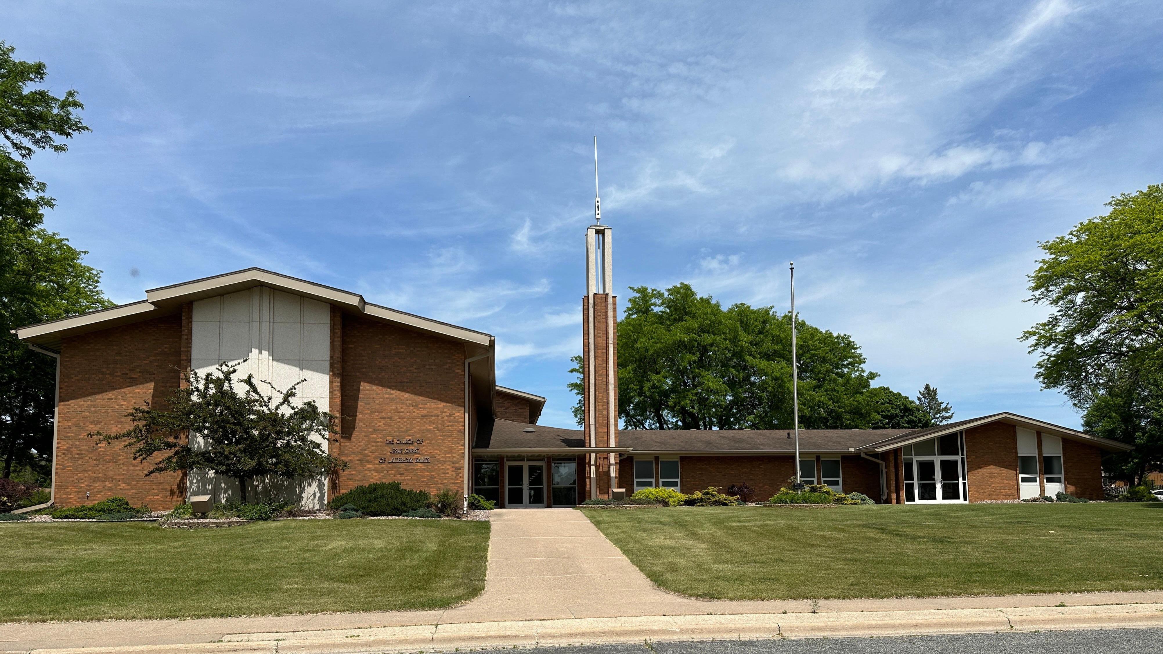 Exterior of christian church building in La Crosse, Minnesota.