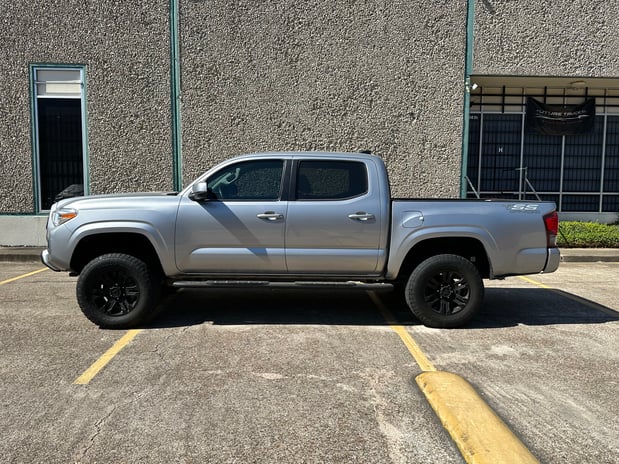 Images Future Trucks Retail Outlet - Truck Accessories, Bed Caps & Suspension