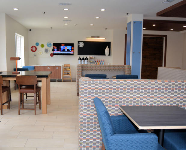 Images Holiday Inn Express & Suites Abilene by IHG