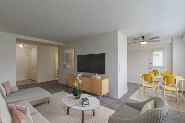 Images The Carlyle Apartment Homes