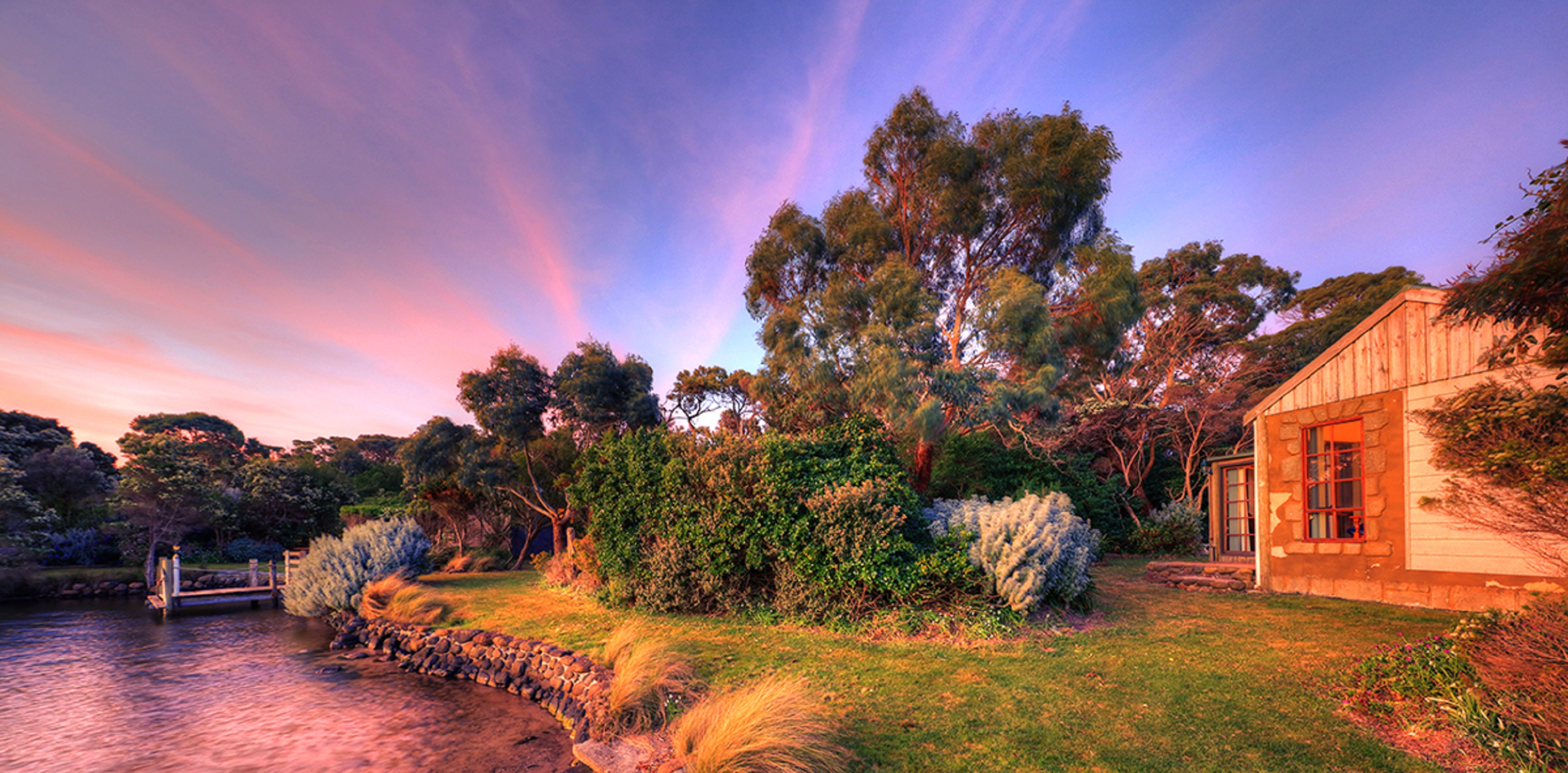 Images Stanley Lakeside Spa Cabins
